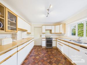Kitchen- click for photo gallery